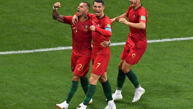 Quaresma celebra su gol con Cristiano Ronaldo en el Irán-Portugal del Mundial de Rusia.