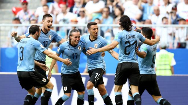 Los uruguayos festejan el segundo gol, de Cheryshev en propia puerta.