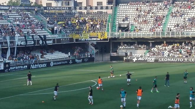 Los jugadores del Castellón calentando en Castalia.