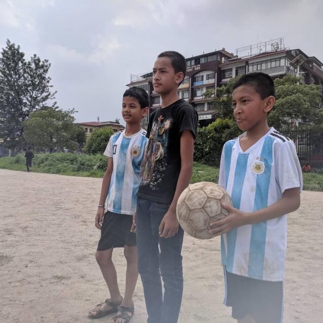 Niños del Scholar Home Academy de Nepal que jugarán la Donosti Cup.