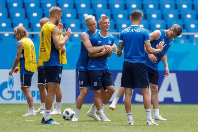 La plantilla de Islandia se ejercita en una sesión durante el Mundial de Rusia.
