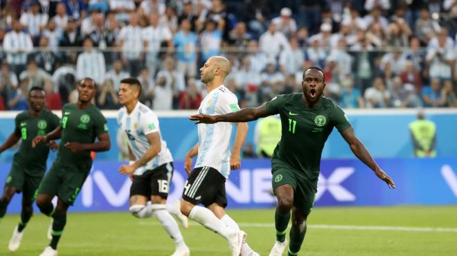 Moses celebra el gol del empate de Nigeria frente a Argentina.