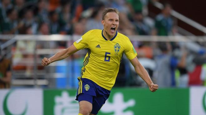 Augustinsson, celebrando un gol con la selección de Suecia (Foto: EFE).