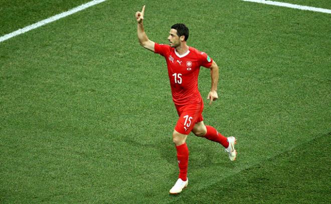 Dezmaili, ex de Erjona Sulejmani, celebra su gol en el Suiza-Costa Rica del Mundial de Rusia.