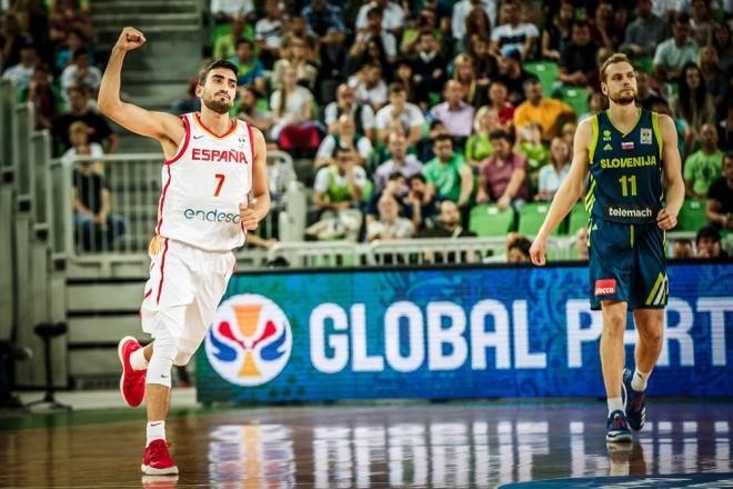 Jaime Fernández celebra una canasta en la victoria de la selección española de baloncesto ante Eslovenia.