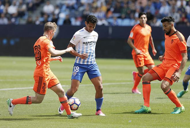 Roberto Rosales, en un partido del Málaga ante el Valencia.