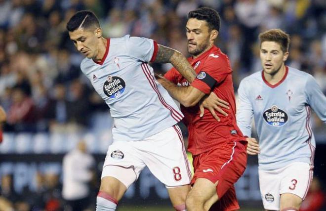 'Tucu' Hernández ante Jorge Molina (Foto: EFE).