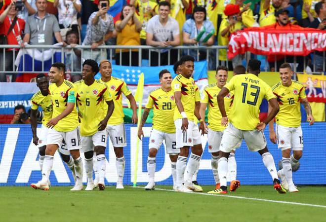 Yerry Mina celebra sus compañeros su gol en el Senegal-Colombia del Mundial de Rusia.
