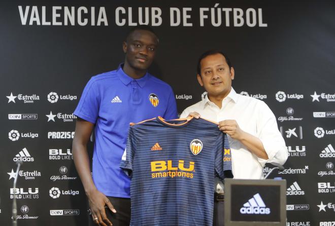 Mouctar Diakhaby, en su presentación como jugador del Valencia CF.