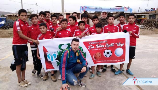 Niños peruanos con sus nuevas equipaciones (Foto: RCCV).