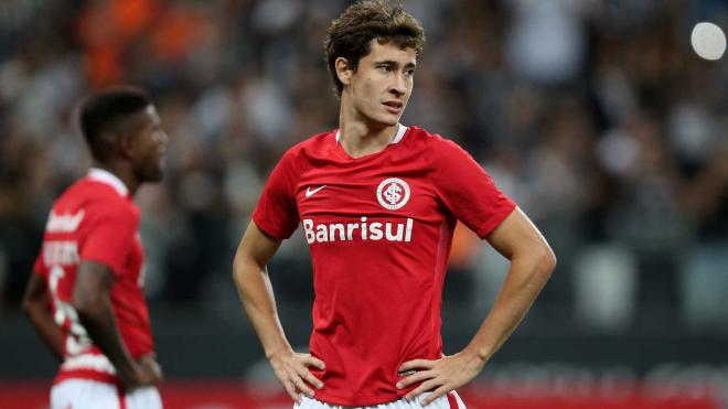 Rodrigo Dourado, en un partido con el Internacional