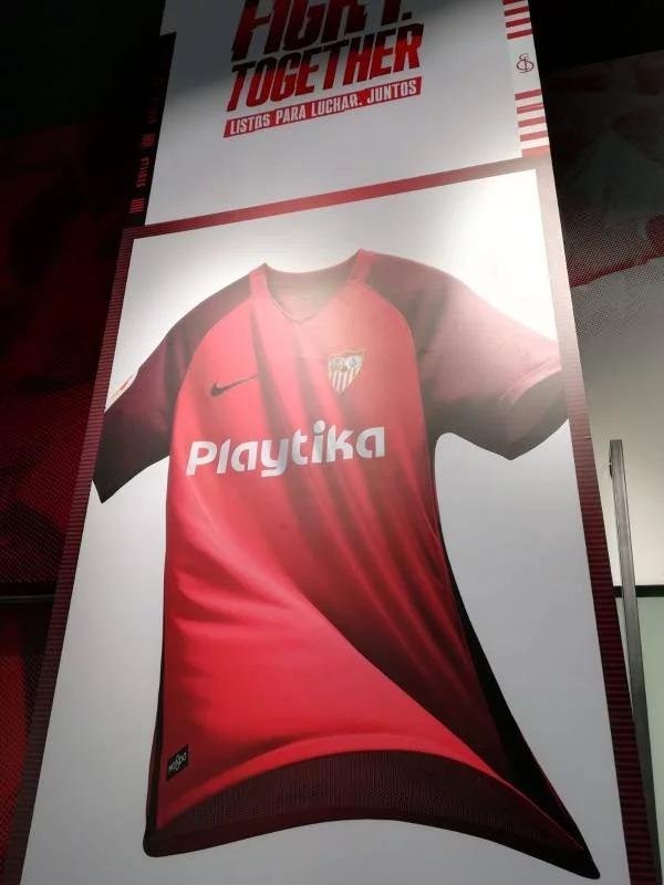 La posible segunda camiseta del Sevilla.