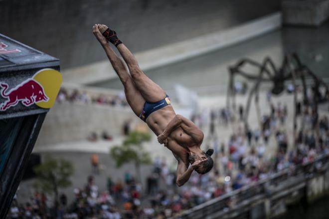 Ronda de entrenamientos de los saltos ante el Museo Guggenheim de Bilbao
