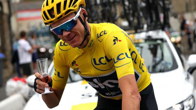 Chris Froome celebrando su victoria en el Tour del pasado año.