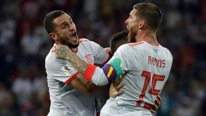 Koke y Sergio Ramos celebran un gol de España ante Portugal en el Mundial.