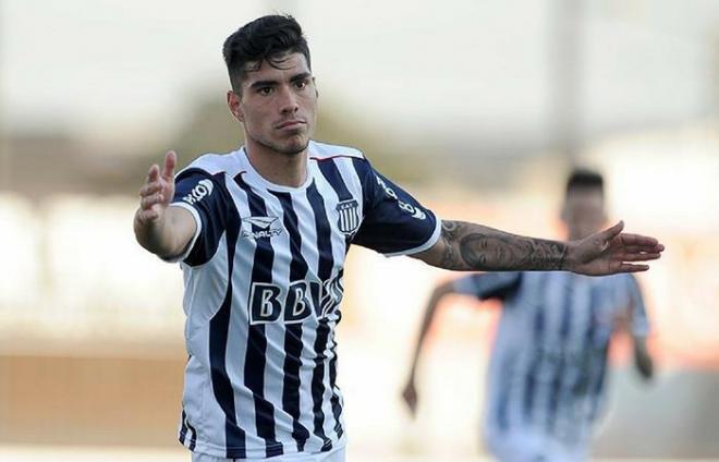 Lucas Olaza, durante un encuentro con Talleres.