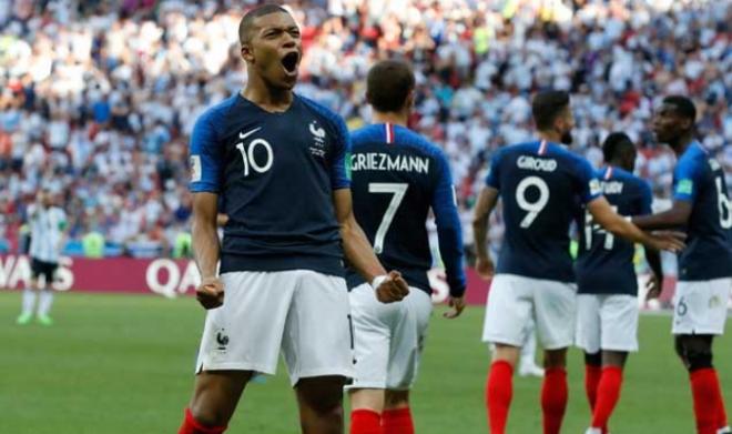 Mbappé celebrando uno de sus goles frente a Argentina.