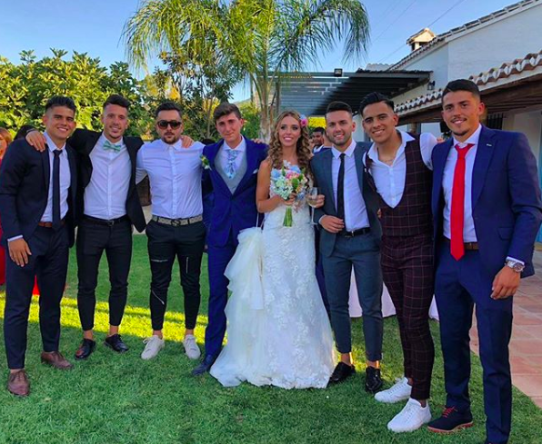 Algunos asistentes a la boda de Mula, con los novios (Foto: Instagram).