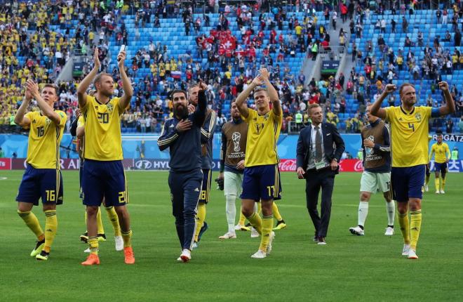 La selección de Suecia celebra su pase a cuartos de final 24 años después.