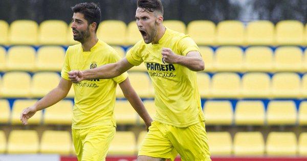 Pedraza celebra un gol con el Villarreal.