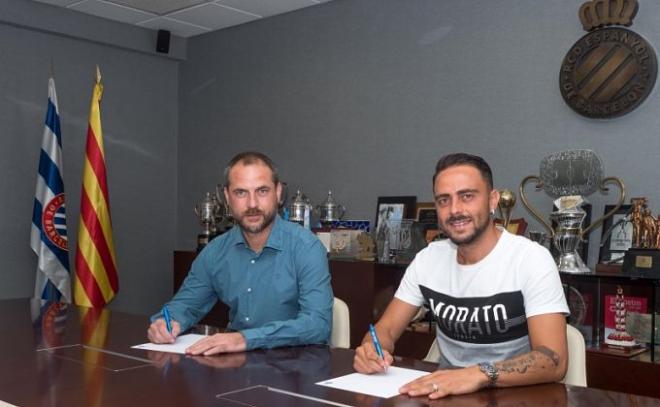 Sergio García firma su nuevo contrato con el Espanyol (Foto: RCD Espanyol).