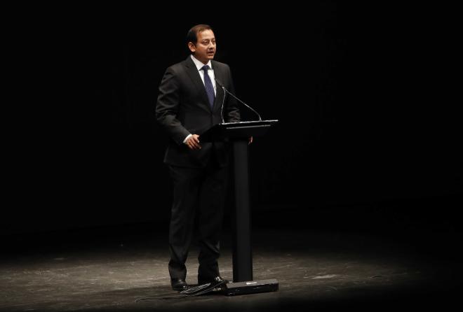 Anil en la presentación equipaje del Valencia para el Centenario. (Foto: David González)