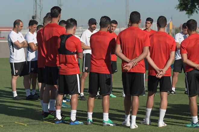 Pablo Machín, con sus jugadores en un entrenamiento.