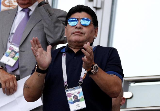 Diego Maradona aplaude durante el Francia-Argentina del Mundial de Rusia.