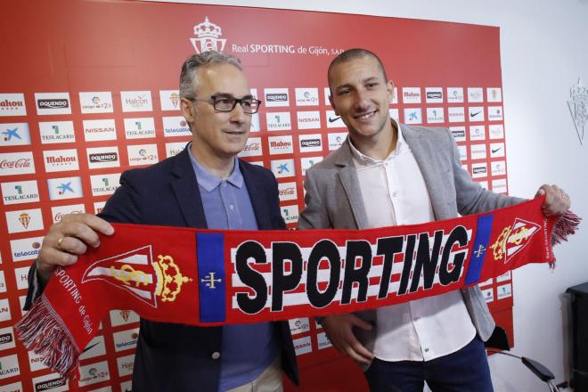 Miguel Torrecilla y Andre Sousa en la presentación del luso con el Sporting (Foto: Luis Manso).