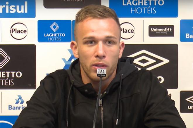 Arthur, en rueda de prensa para despedirse de la afición del Gremio.