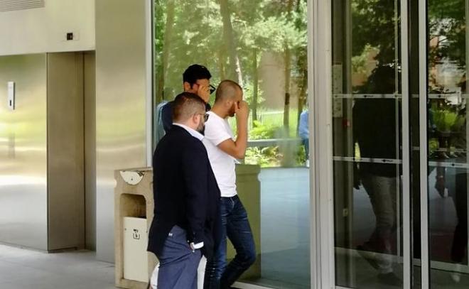 El portero italiano Gianluigi Buffon llega a la sede del PSG para terminar de cerrar su fichaje (Foto: Emilien Diaz).