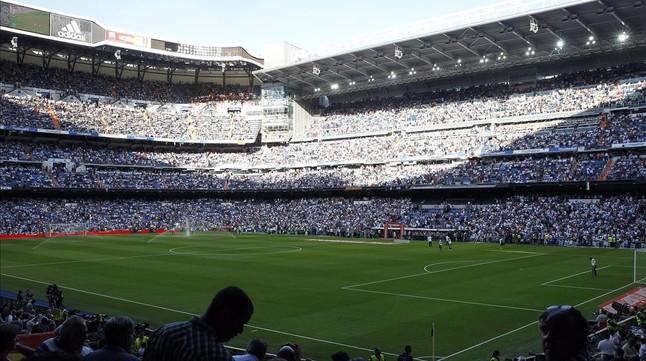 Imagen general de un partido de LaLiga en el Santiago Bernabéu.