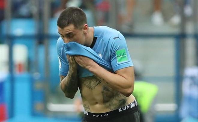 José María Giménez llora antes de terminar el partido entre Uruguay y Francia de cuartos del Mundial de Rusia.