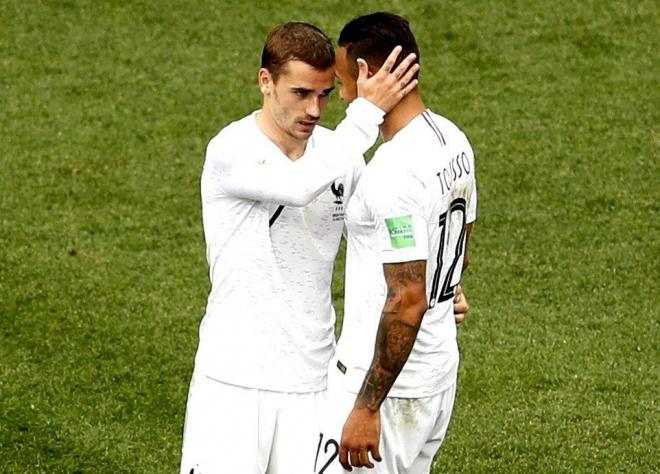 Antoine Griezmann y Corentin Tolisso celebran el 2-0 del primero en el Francia-Uruguay del Mundial de Rusia 2018.