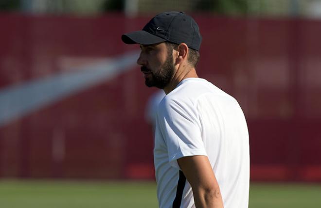 Pablo Machín, en el entrenamiento del Sevilla (Foto: Kiko Hurtado).