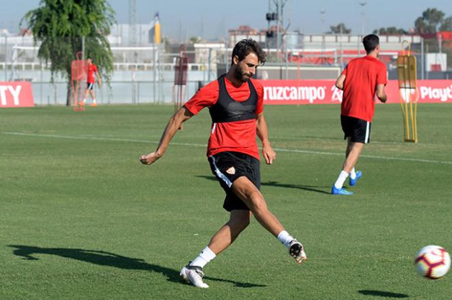 Pareja, en un entrenamiento del Sevilla (Foto: Kiko Hurtado).