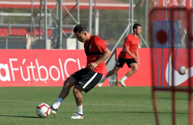 Roque Mesa, en un entrenamiento del Sevilla (Foto:: Kiko Hurtado).