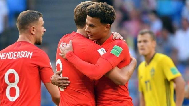 Los jugadores ingleses celebran el segundo tanto ante Suecia