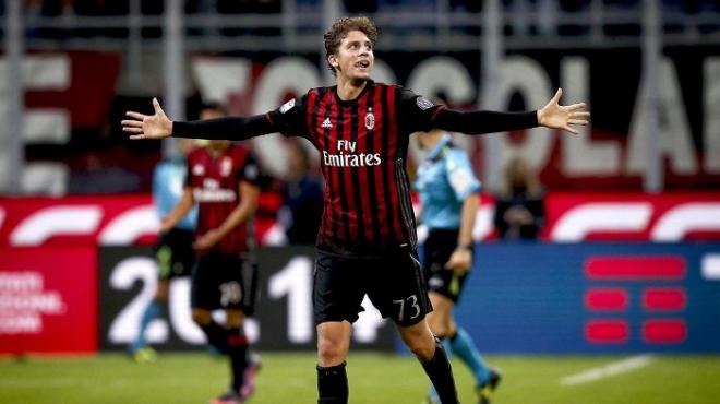 Locatelli celebra un gol con el Milan.
