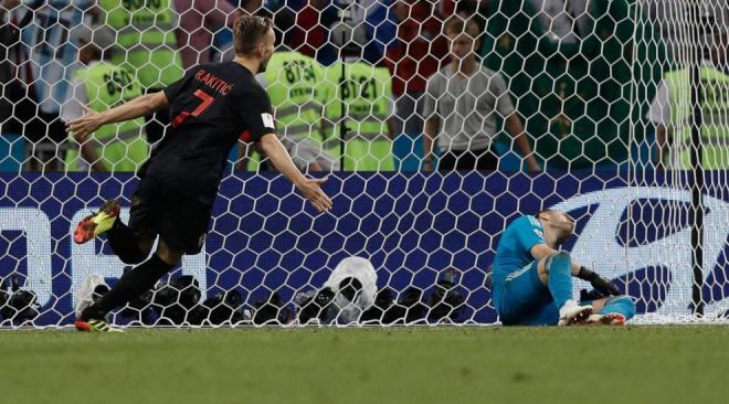 Iván Rakitic celebra su gol de penalti en el Rusia-Croacia de los cuartos de final del Mundial de Rusia 2018