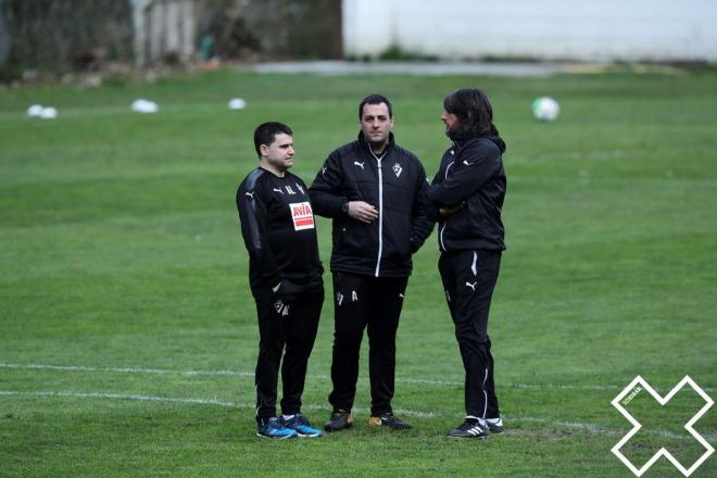 Integrantes de la dirección deportiva armera (Foto: SDEibar).