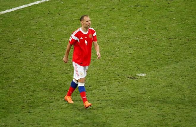 Ignashévich en el partido frente a Croacia.