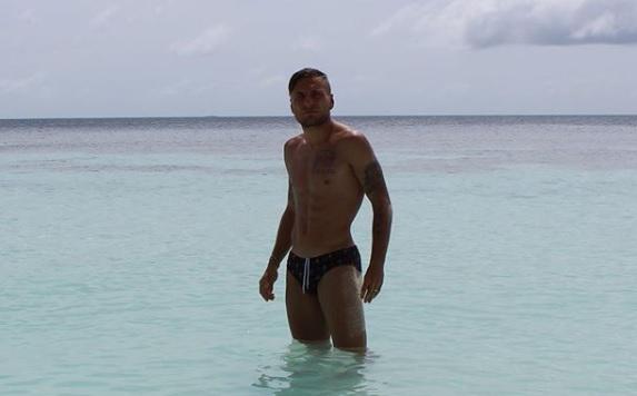 Immobile, en una playa.