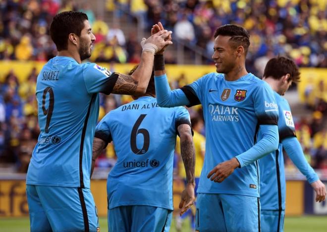Neymar y Luis Suárez celebran un gol con el Barcelona.