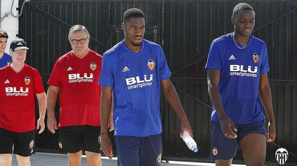 Geoffrey Kondogbia en el entrenamiento. (Foto: Valencia CF)