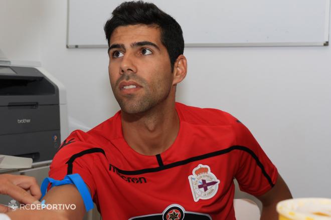 Juanfran, en las pruebas médicas del Deportivo (Foto: RCD).