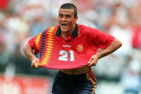 Luis Enrique festeja un gol con España.