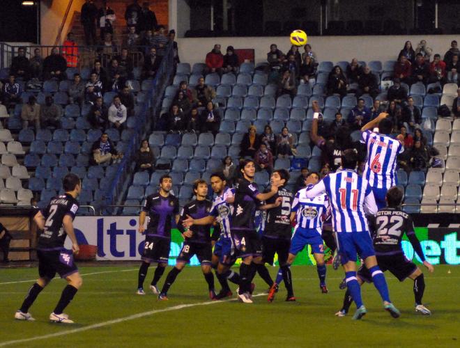 Partido entre el RC Deportivo de La Coruña y el Real Valladolid en Riazor.