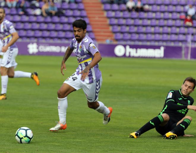 Ibán Salvador, en un partido del Real Valladolid contra el Granada CF (Foto: Andrés Domingo).