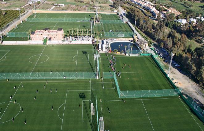 Imagen aérea del Marbella Football Center.